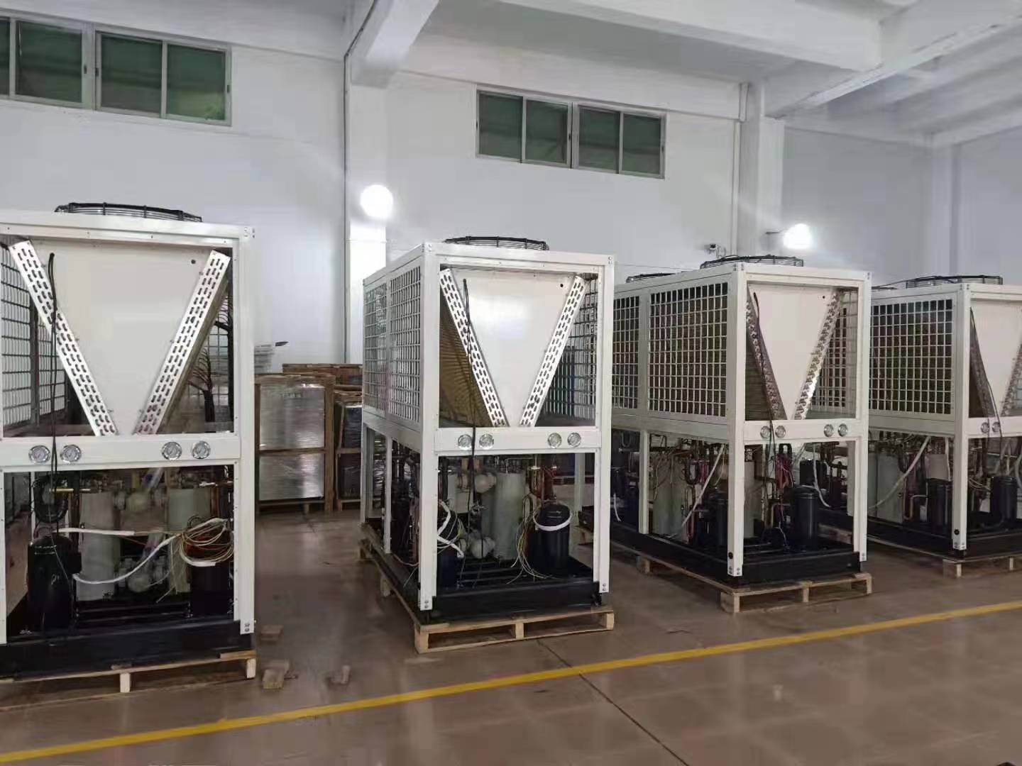 親！我是空氣能熱泵熱水器機組，下面讓我來自我介紹一下....